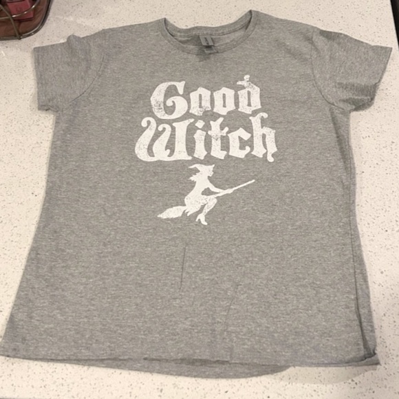 Good Witch Women's Short Sleeve Graphic HALLOWEEN T-shirt Size Large - Picture 1 of 7